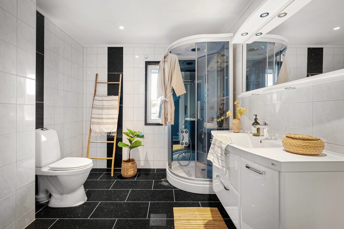 Nytt bad i 1. etasje med gulvvarme Galleribilde