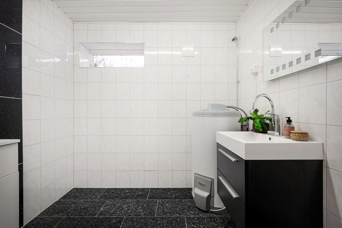 Vaskerom i underetasjen med gulvvarme Galleribilde