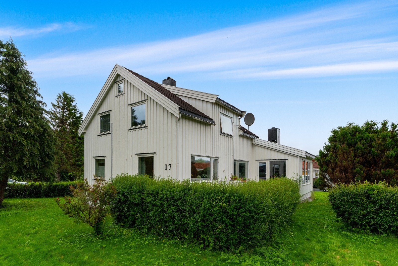 En innholdsrik og sentralt beliggende enebolig i Rissa sentrum. Galleribilde