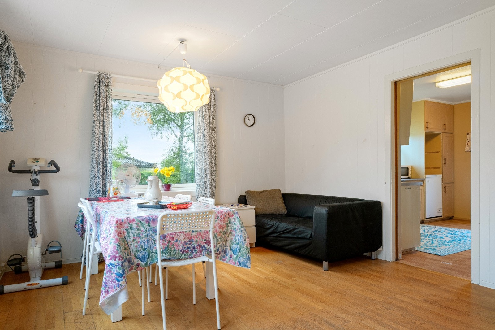 Boligen har en romslig og praktisk planløsning. Galleribilde