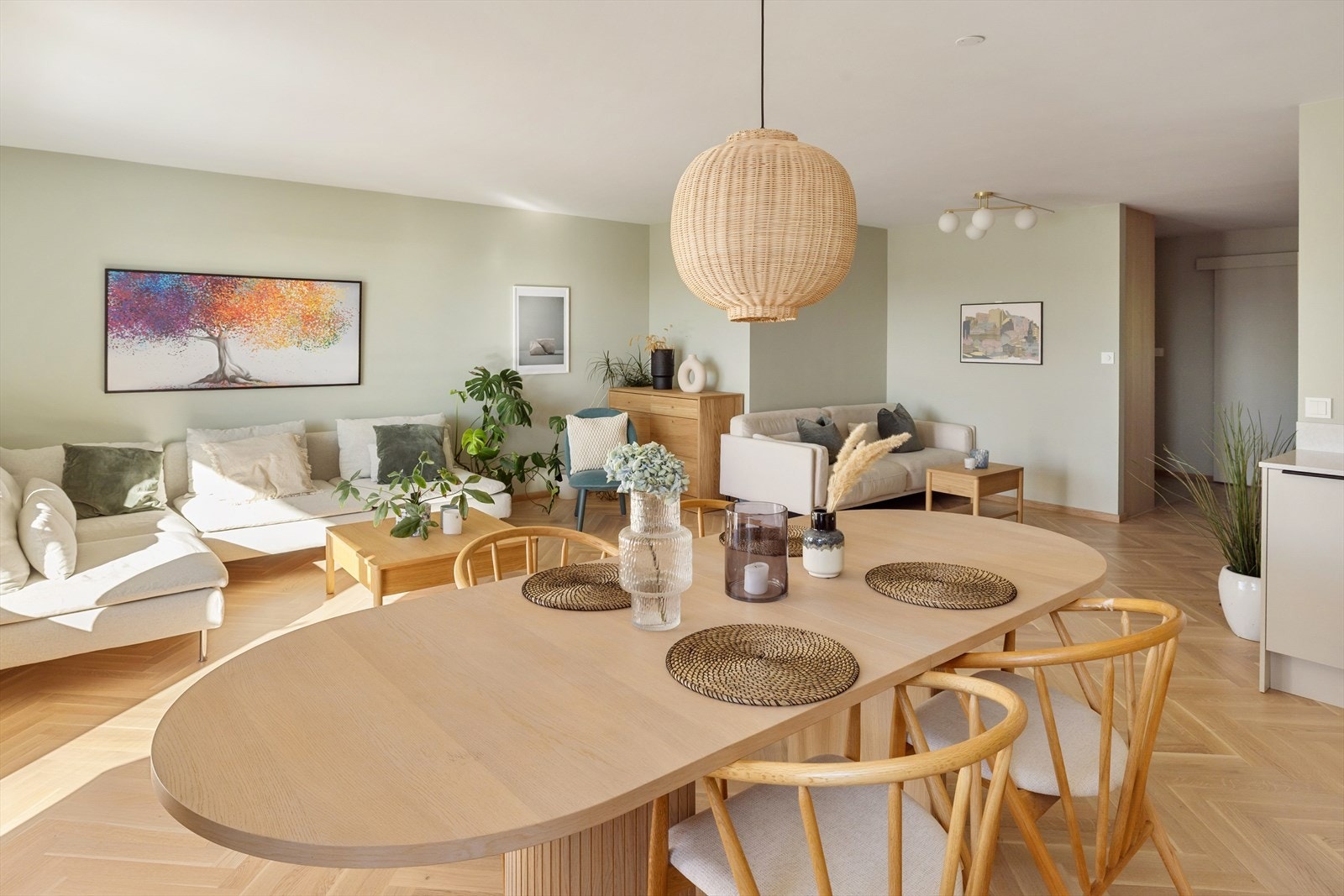 I 2025 ble både tak og vegger malt i behagelige fargetoner Galleribilde