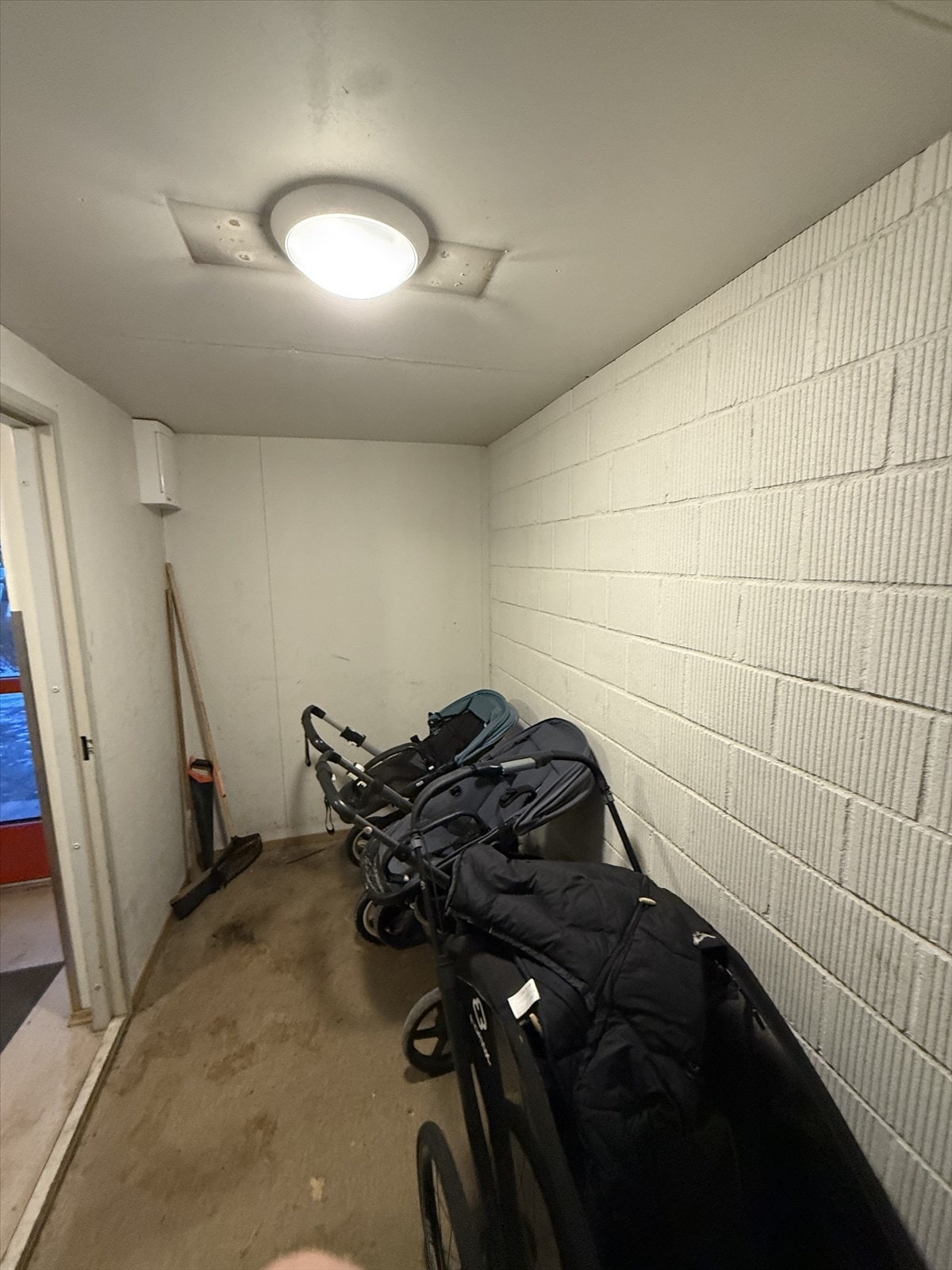 Mulighet for å ha barnevogn plassert i 1.etasje. Galleribilde