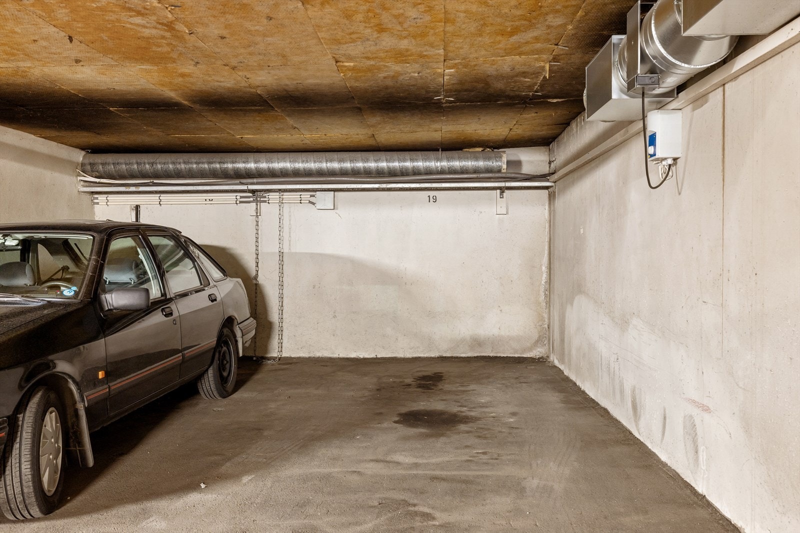 Garasjeplass på ca. 12 kvm i felles garasjeanlegg medfølger leiligheten - Opplegg for Elbil lader Galleribilde