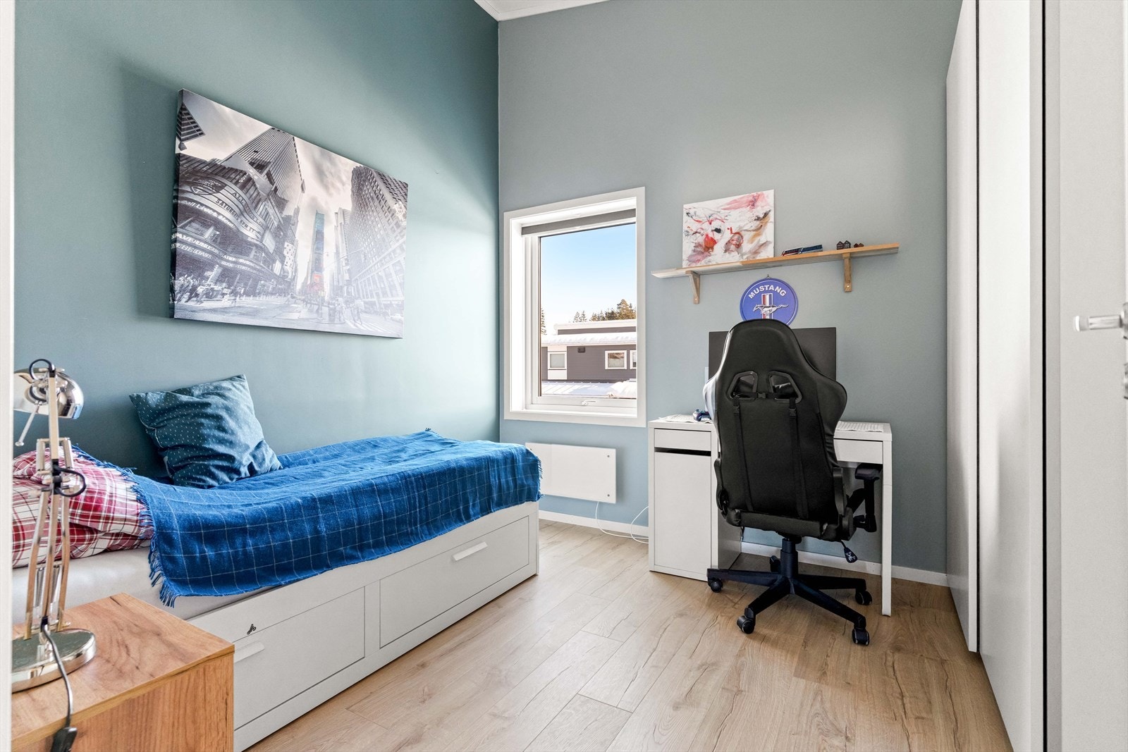 Soverom med garderobeløsning. Galleribilde