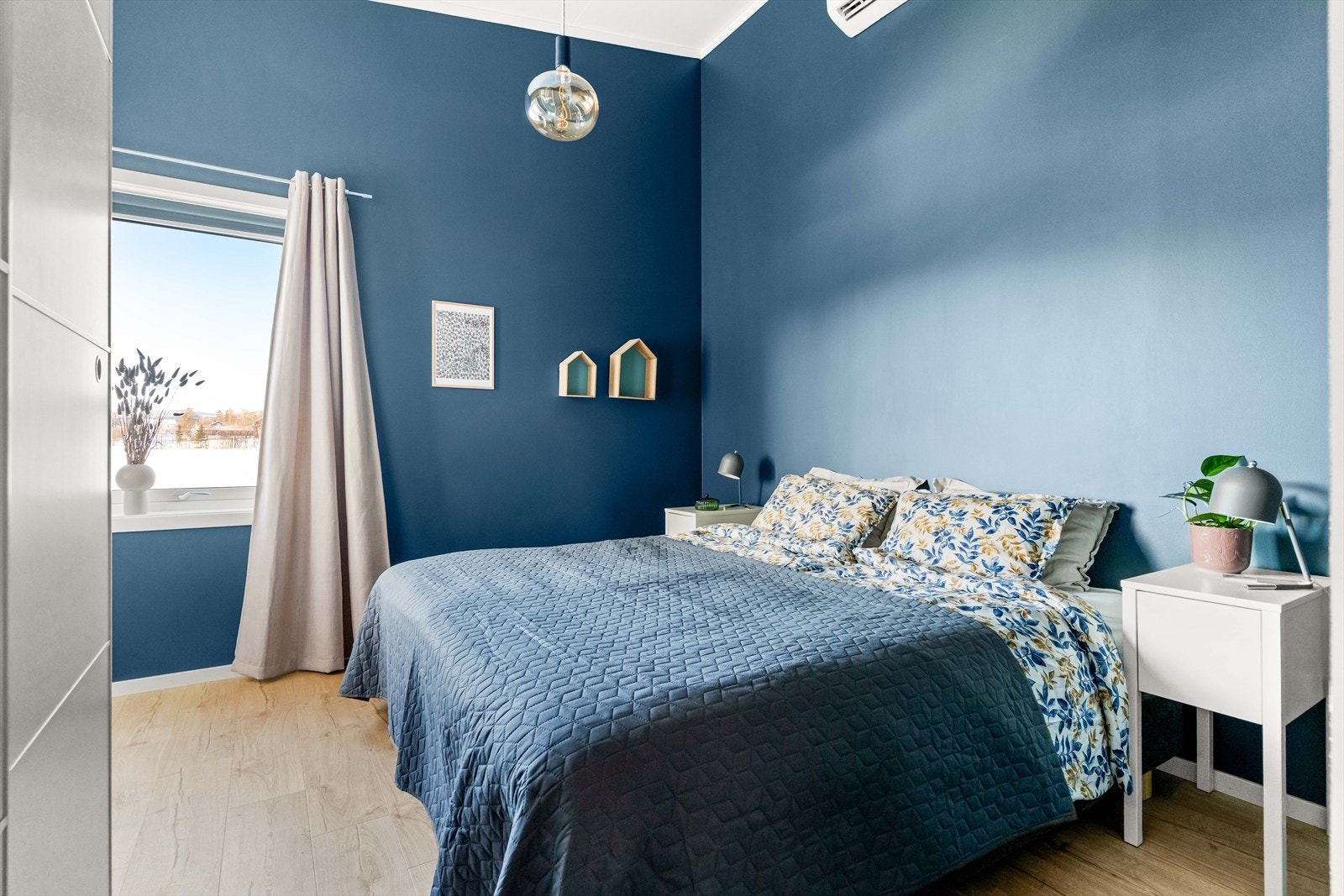 Boligen har 3 gode soverom i 2. etasje. Galleribilde