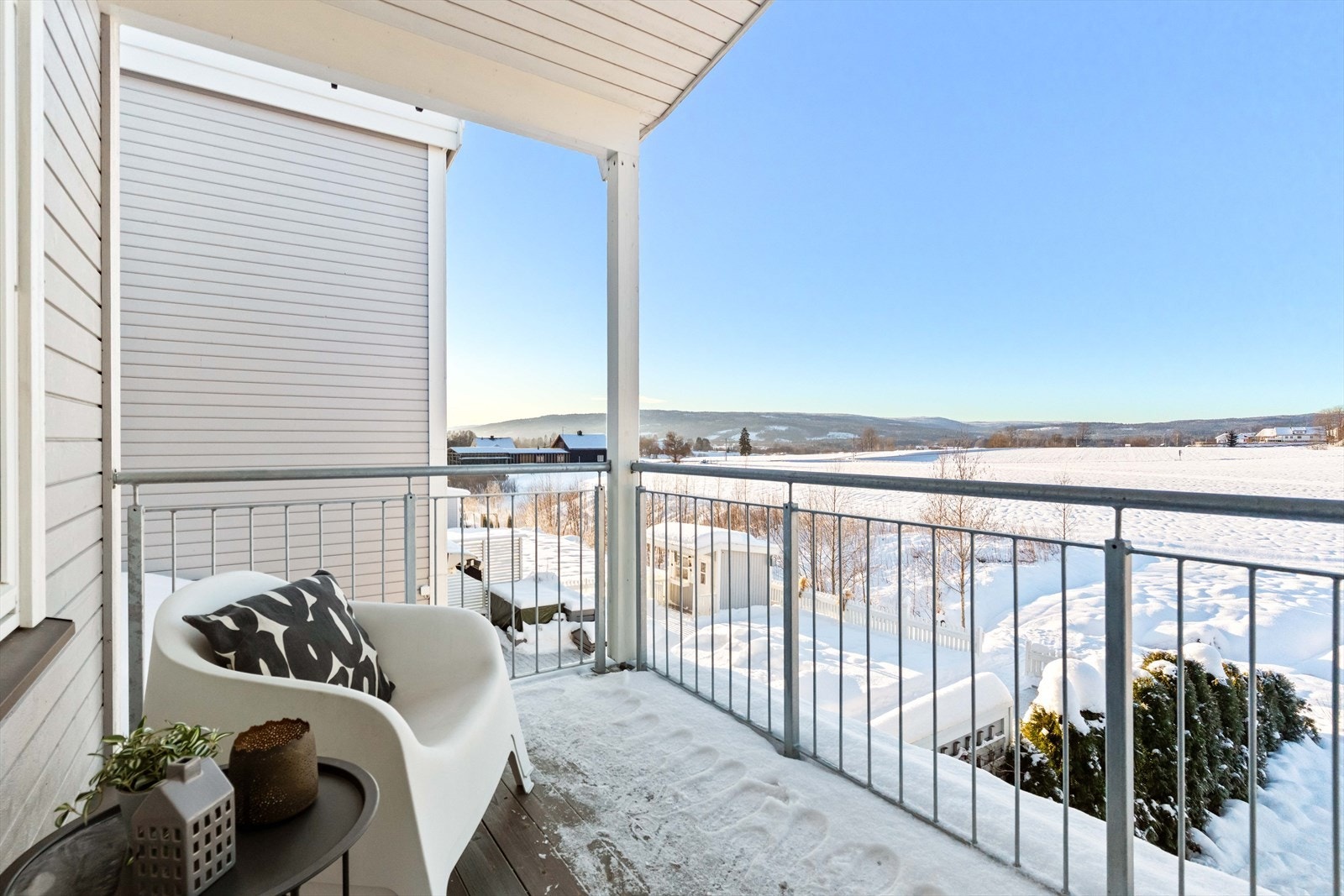 Balkongen er målt til ca. 6 kvm og er overbygget. Galleribilde