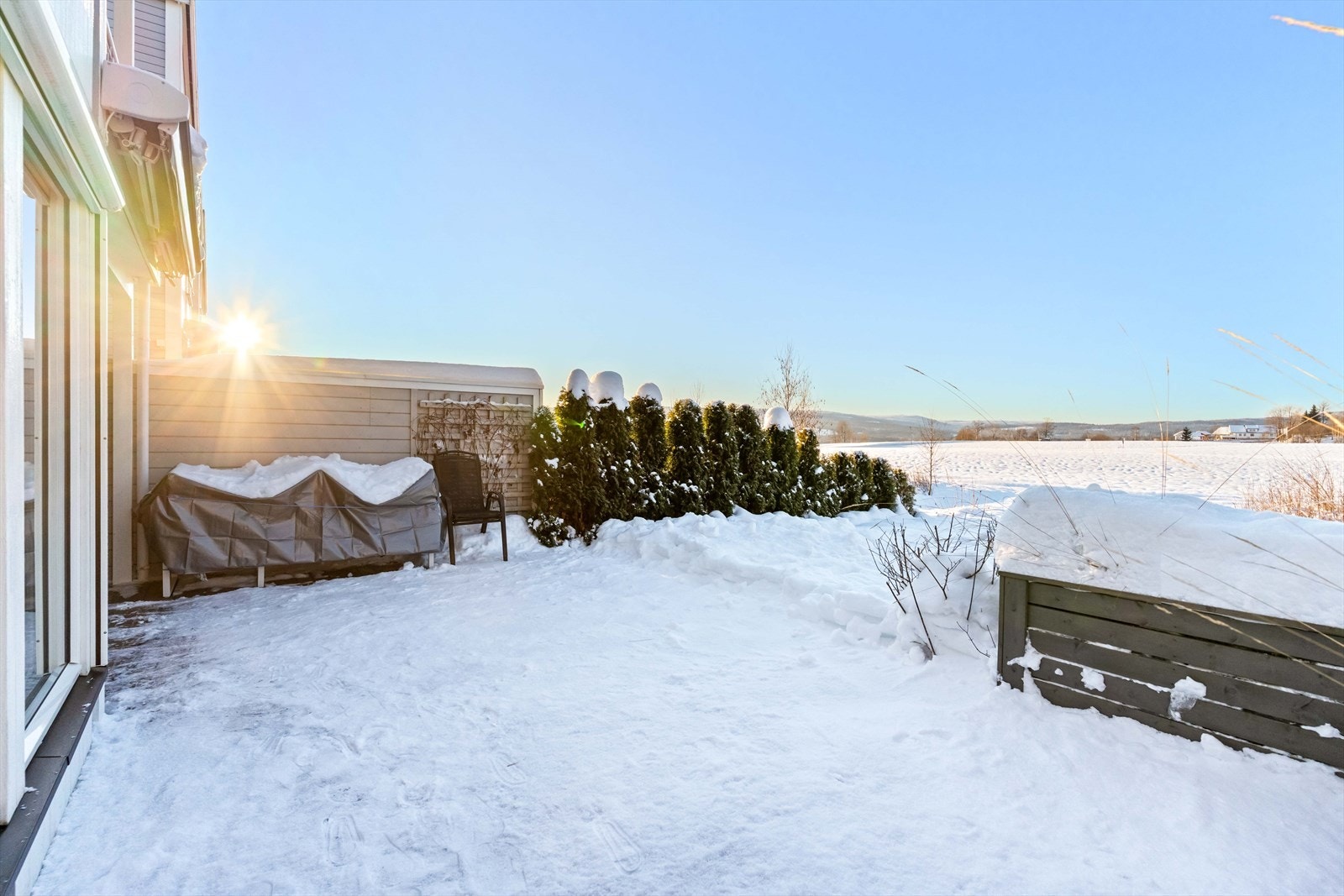 Terrassen tilbyr en flott ettermiddagssol. Galleribilde