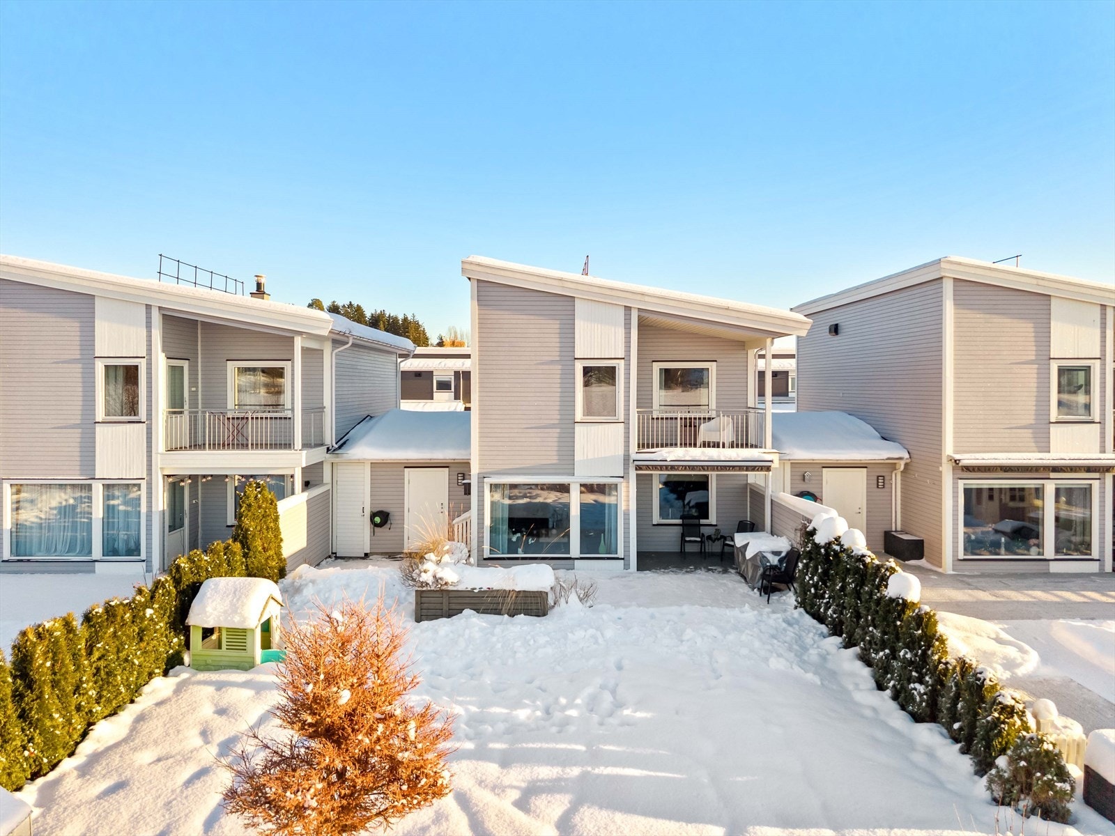 Velkommen til Rosenfinkringen 6 C - En flott enebolig i kjede med fin intern beliggenhet. (Fotograf: Anders Botnmark) Galleribilde