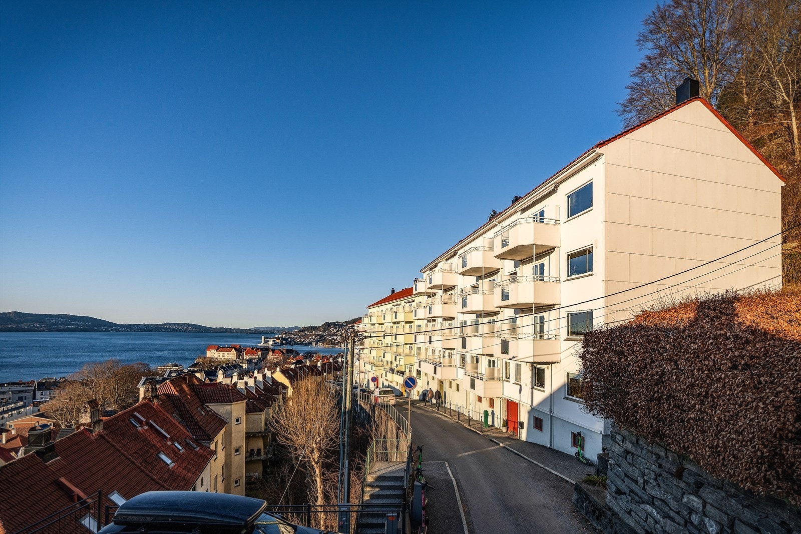 Leiligheten har en meget attraktiv og ettertraktet beliggenhet på Skansen, med alle sentrumsfasiliteter i umiddelbar nærhet. Galleribilde