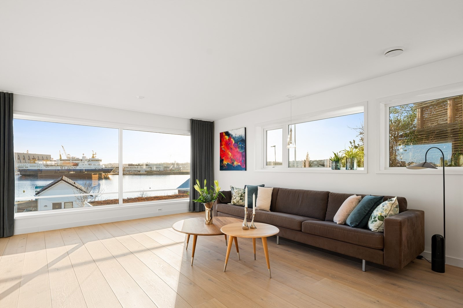 Selvrensende vinduer med solfilter Galleribilde