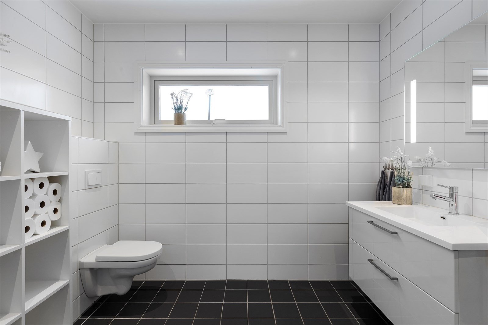 Vindu sørger for naturlig lys. Galleribilde