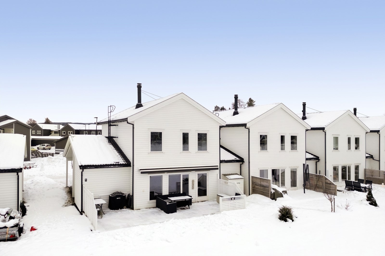 Flott kjedet enebolig på enden med carport og avstand til neste nabo. Galleribilde