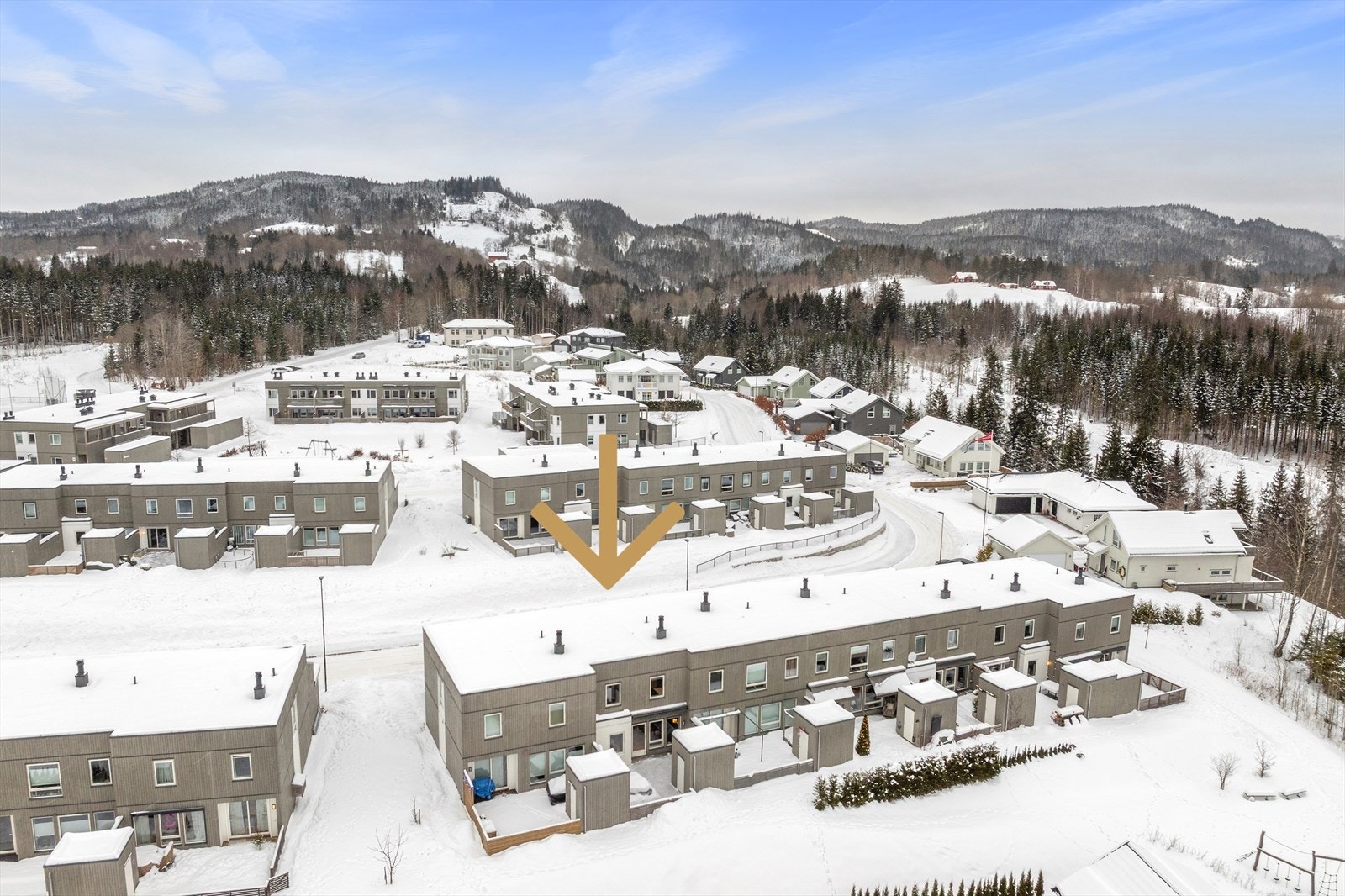 Nabolaget består av nyere rekkehusbebyggelse og eneboliger. Galleribilde