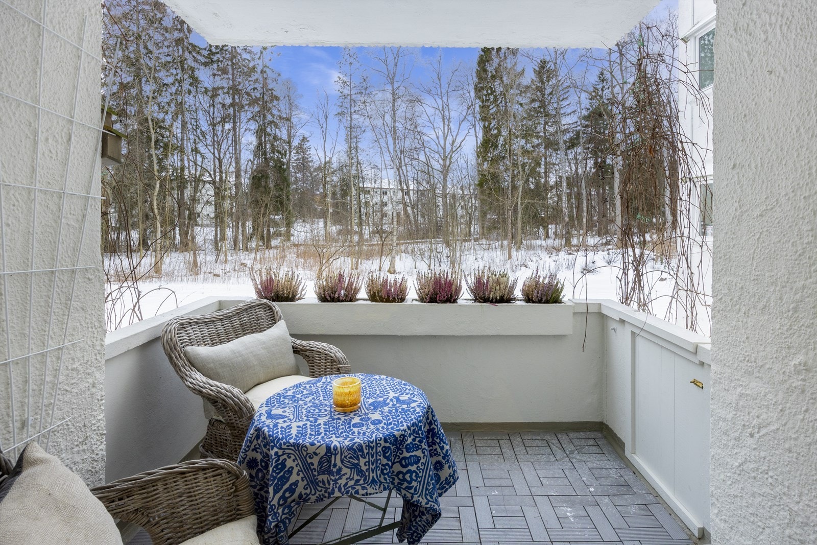 Her bor du i grønne omgivelser nær Nordmarka og samtidig nær sentrum, i et område der det er godt med offentlig kommunikasjon. Galleribilde