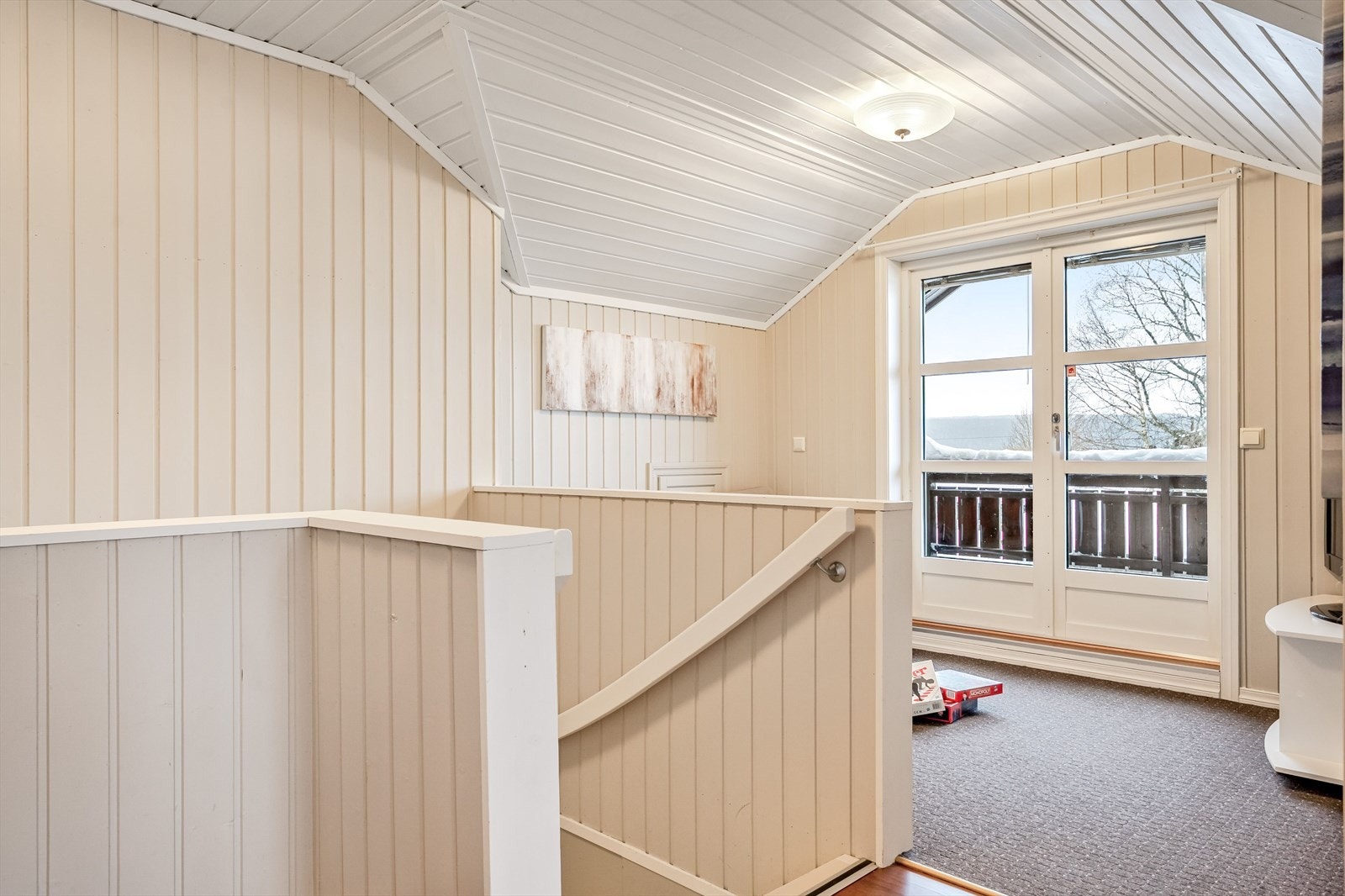 I boligens 2. etasje er det en stue med balkong, 3 soverom og baderom. Galleribilde