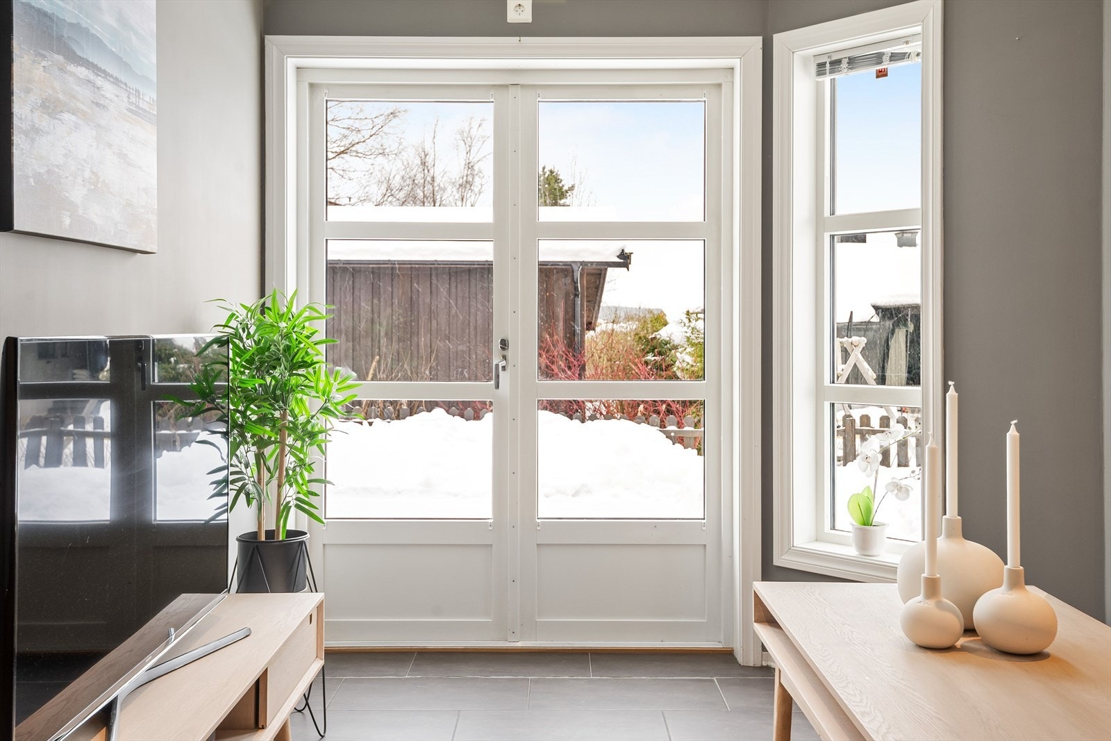 Fra stuen har du doble dører ut til solrik terrasse. Galleribilde