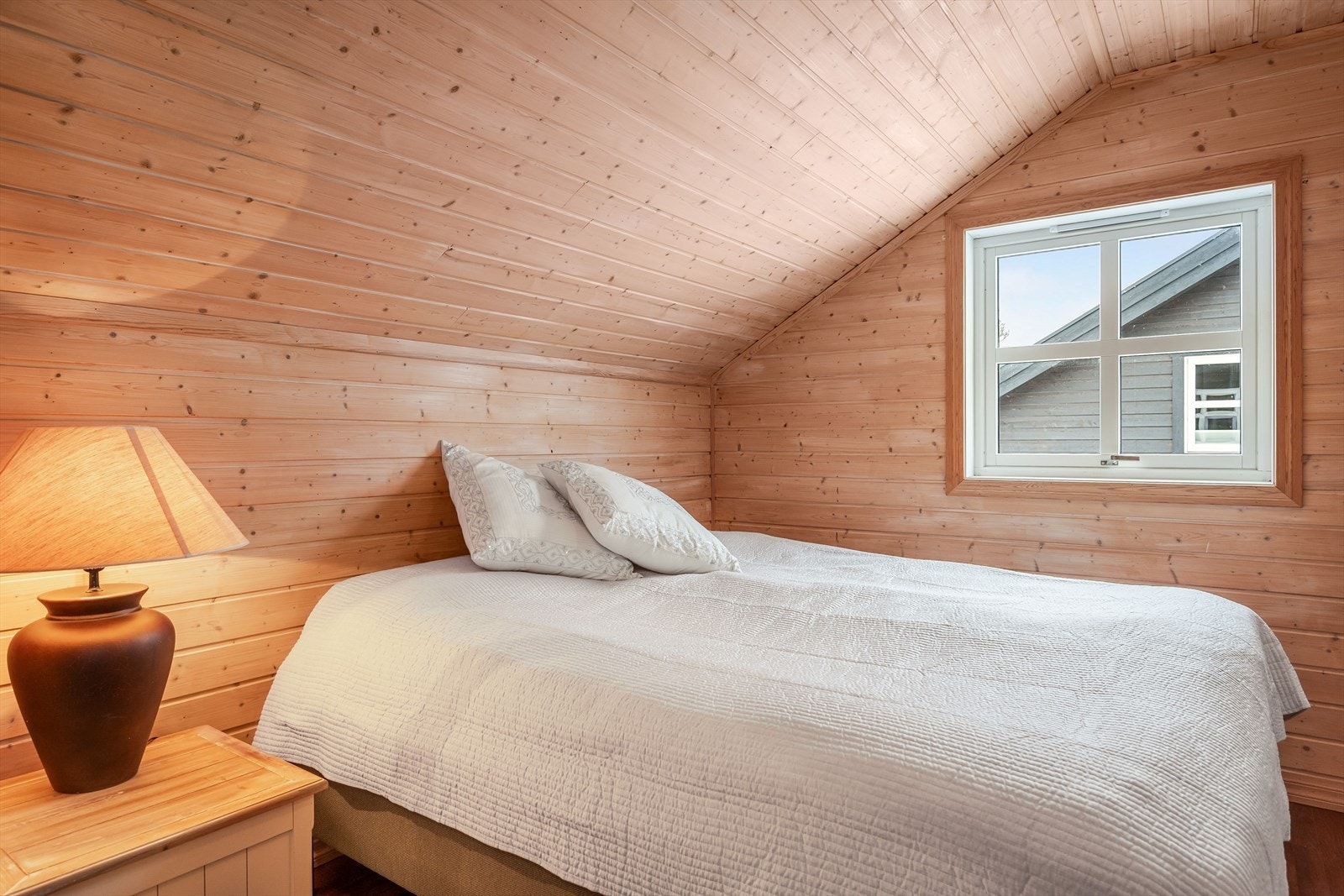 Soverom 4 er et lunt og koselig rom som passer fint som et hovedsoverom. Galleribilde