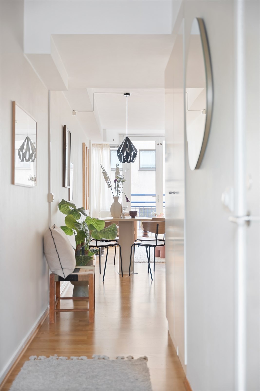 Leiligheten er gjennomgående, noe som gir en god romfølelse og flyt. Galleribilde