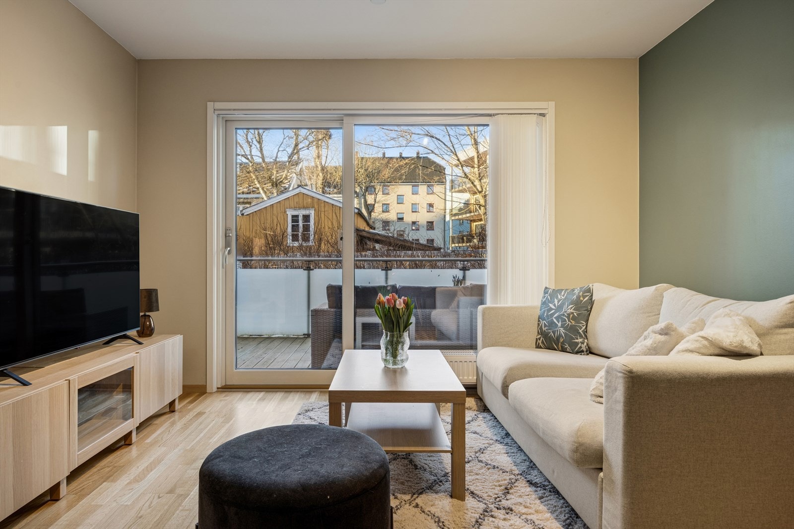 Leiligheten har en gjennomgående pen standard og flott intern plassering, skjermet for sjenerende støy. Galleribilde