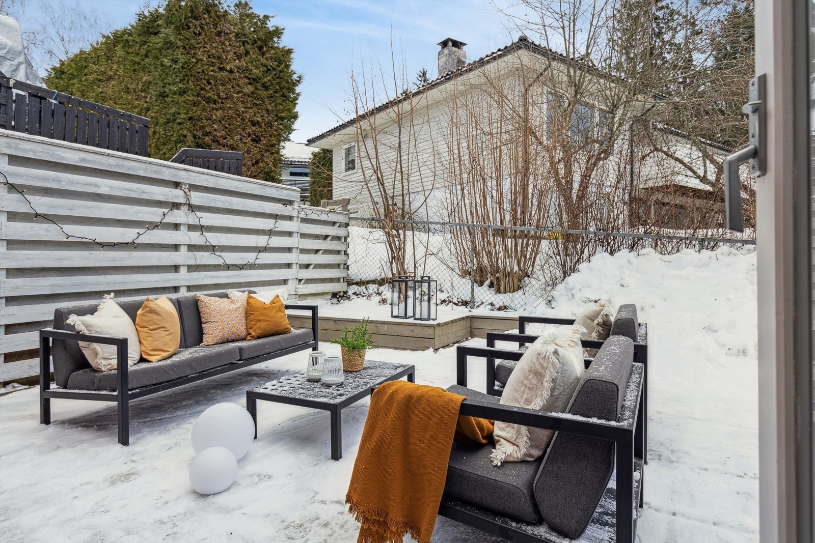 Markterrassen vender mot øst og måler 41 m². Galleribilde