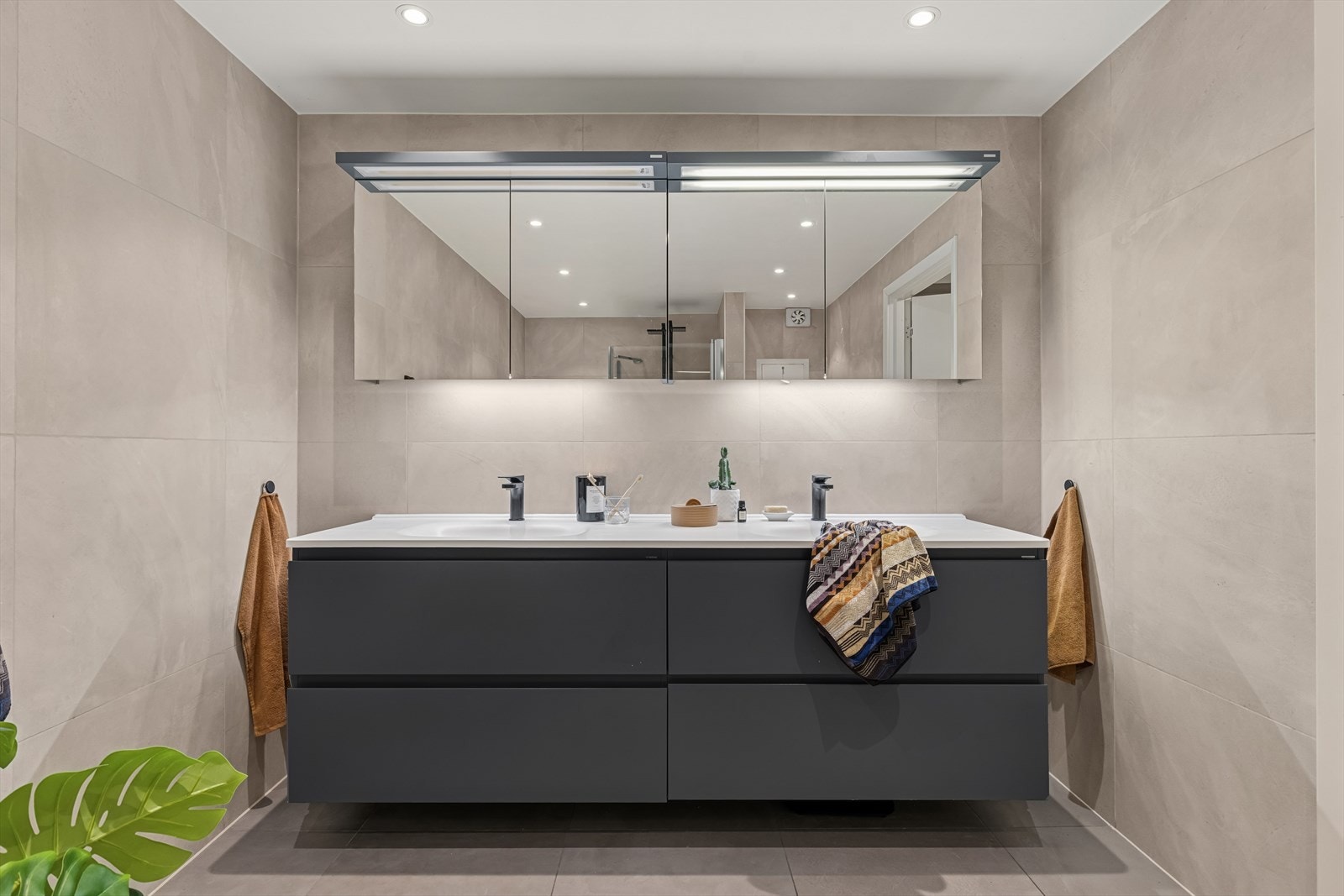 Badet ble totalrenovert i 2018 og er utvidet for optimal plassutnyttelse. Galleribilde