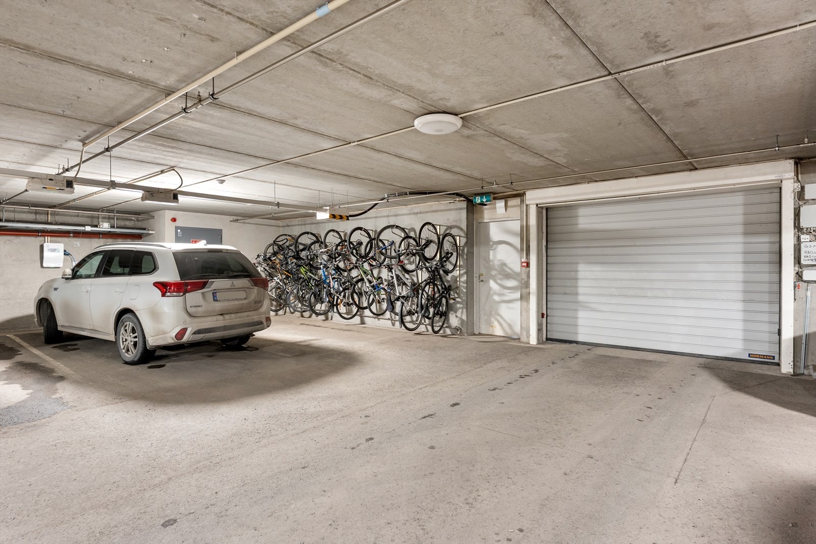 Felles underjordisk garasjeanlegg. Galleribilde