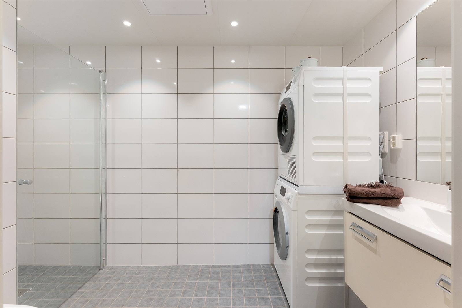 Flislagt bad med vannbåren gulvvarme. Galleribilde