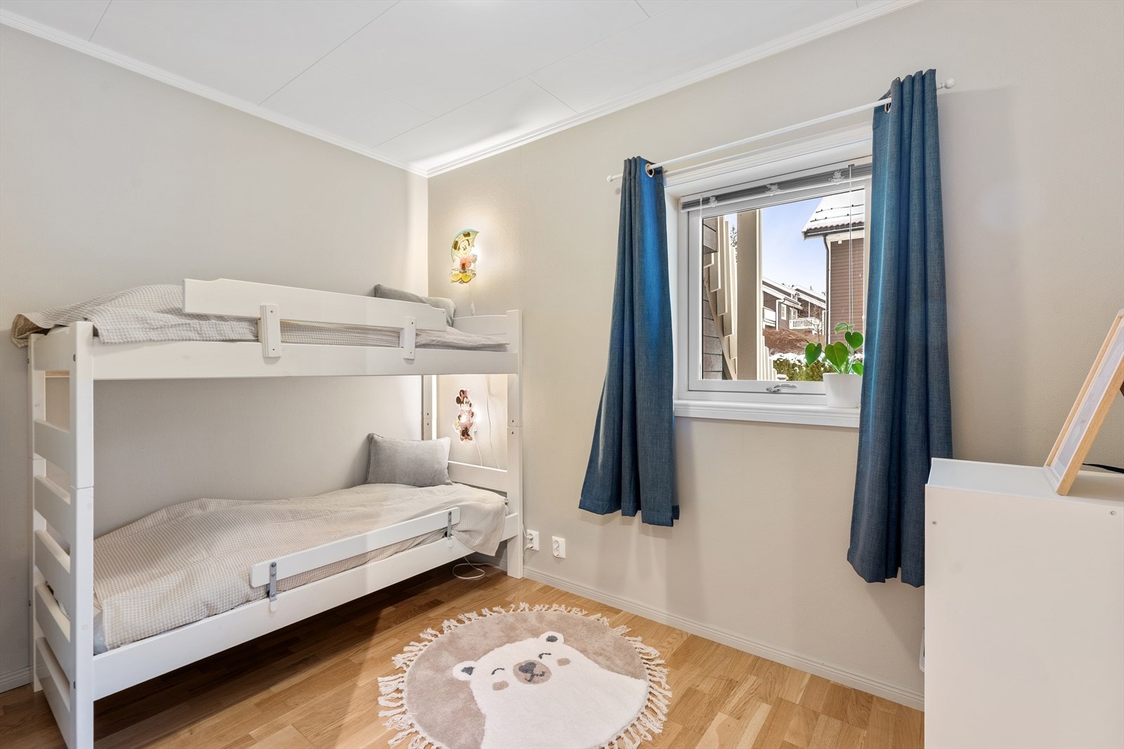 Det andre rommet egner seg godt som barnerom, gjesteværelse eller kontor. Galleribilde