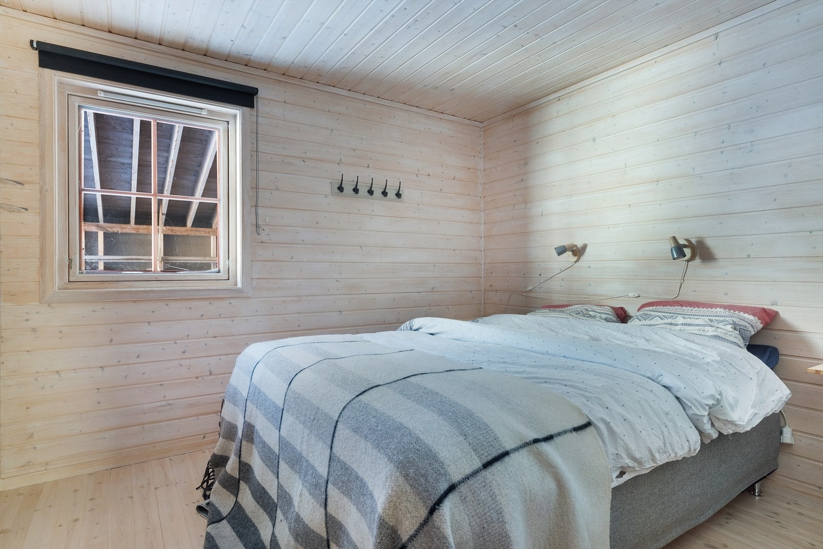 Boligen har totalt fire soverom. Hovedsoverom i 1. etasjen. Galleribilde