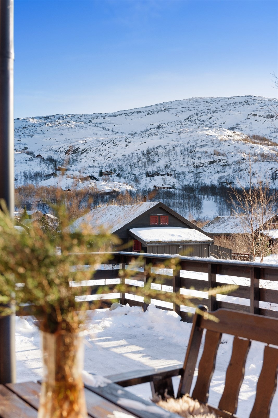 På sommerstid har du flotte turmuligheter rett fra hytteveggen, samt gode bademuligheter i vann og elv. Galleribilde
