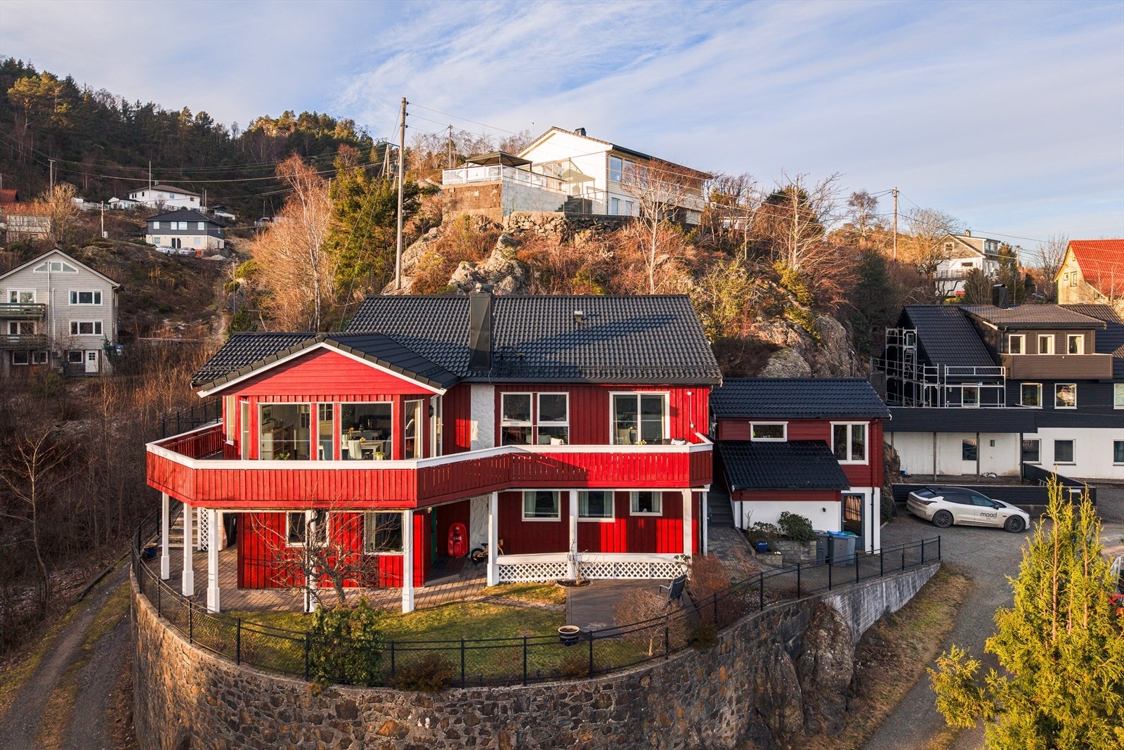 Boligen ligger flott til i Nedre Hagen på Florvåg. Galleribilde