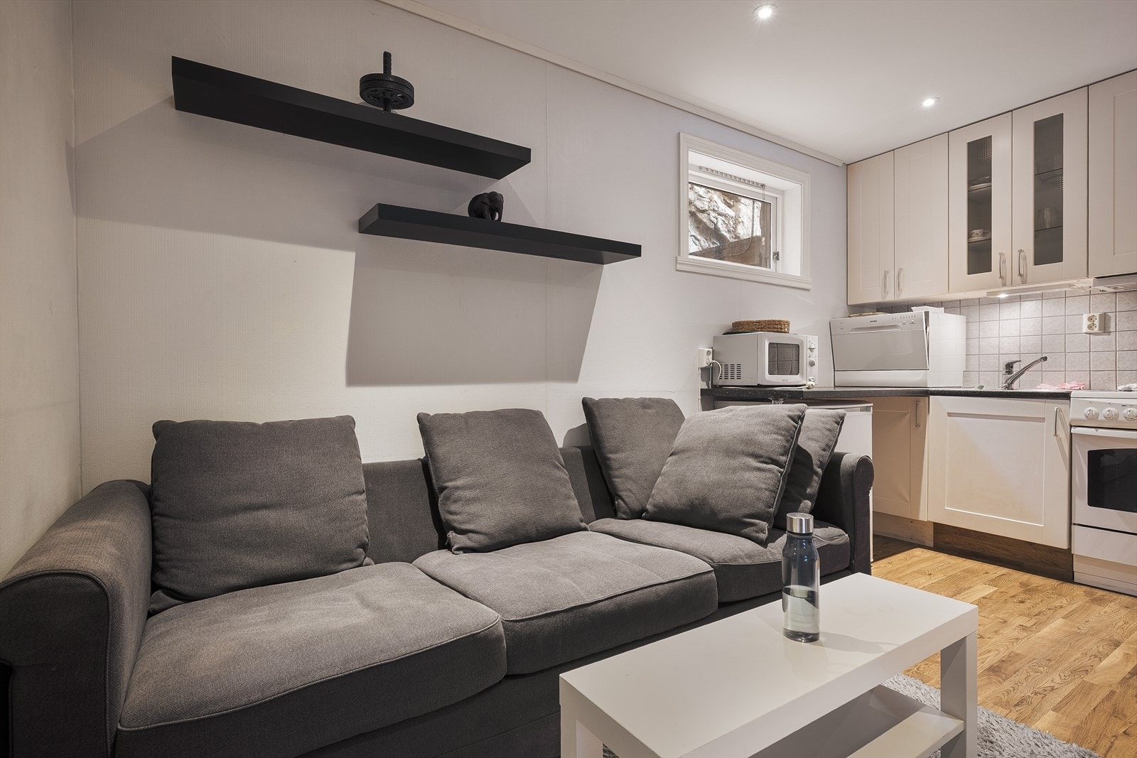 Videre tar vi turen inn i utleiedel nr 2 som i dag er utleid for kr. 8 000,- i dag Galleribilde