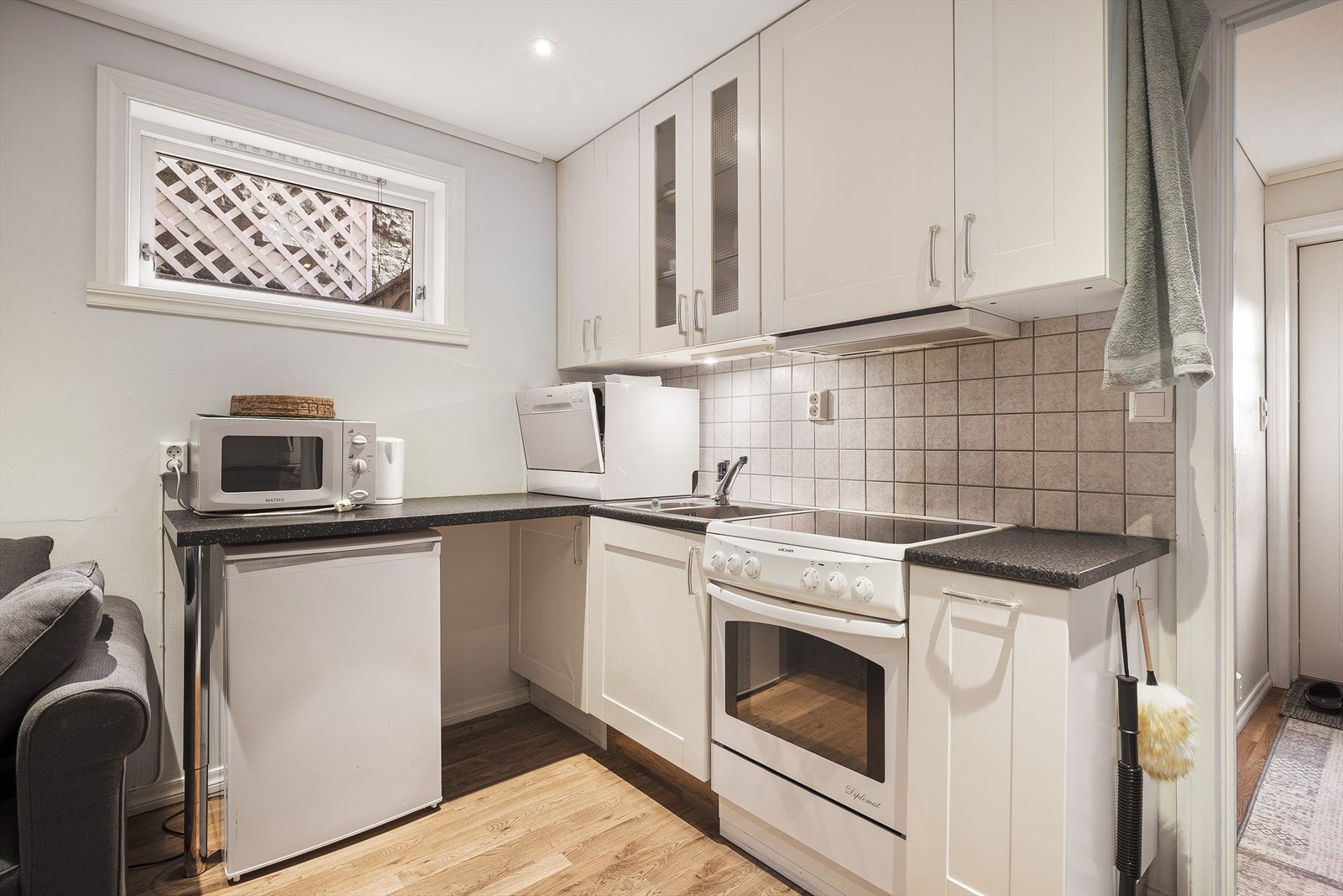 Videre har vi hybelen sitt kjøkken. Galleribilde