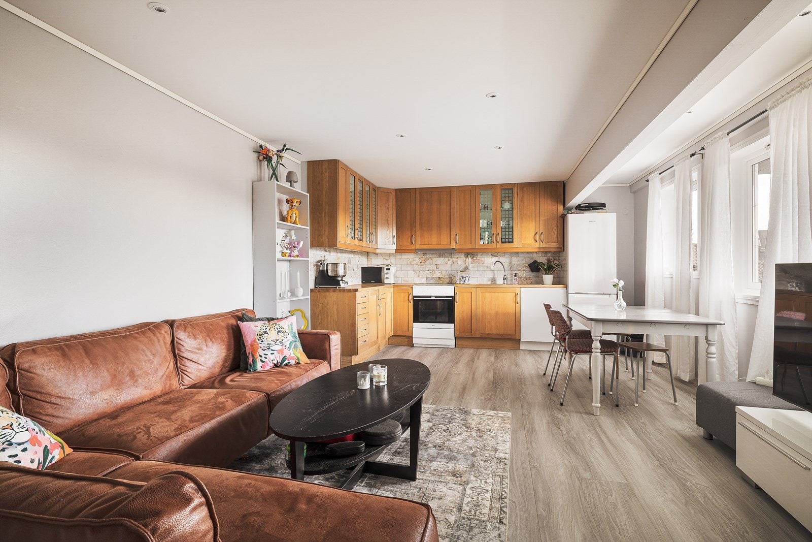 Utleiedelen måler 61 kvm og leies i dag ut for kr. 11 500,- i mnd. Galleribilde