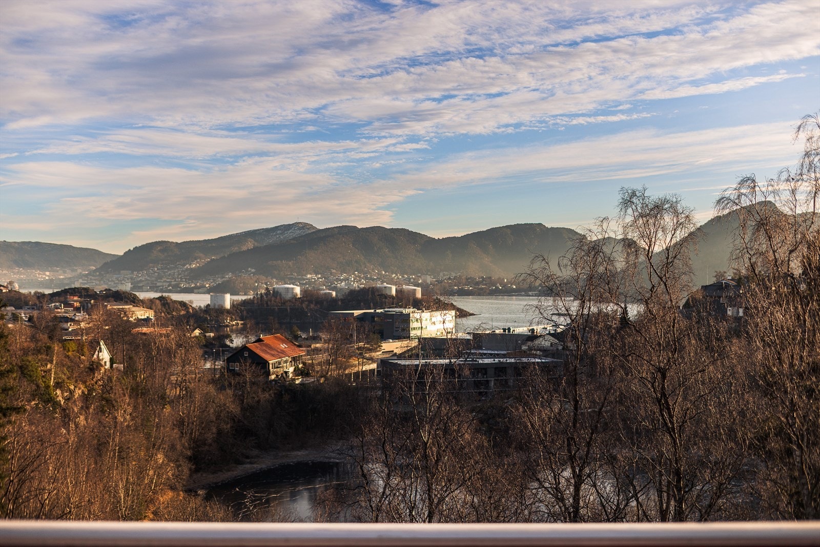 Her kan du nyte en utsikt over byfjorden! Galleribilde