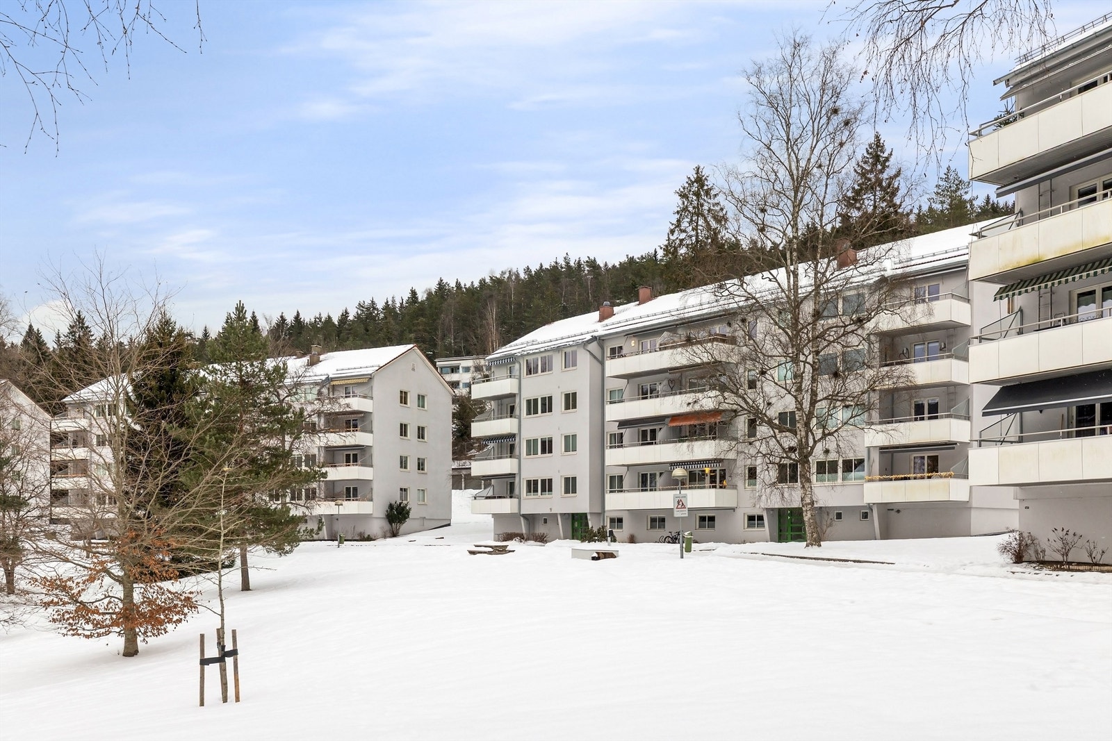 Fasaden - flott beliggenhet i byggets øverste etasje Galleribilde