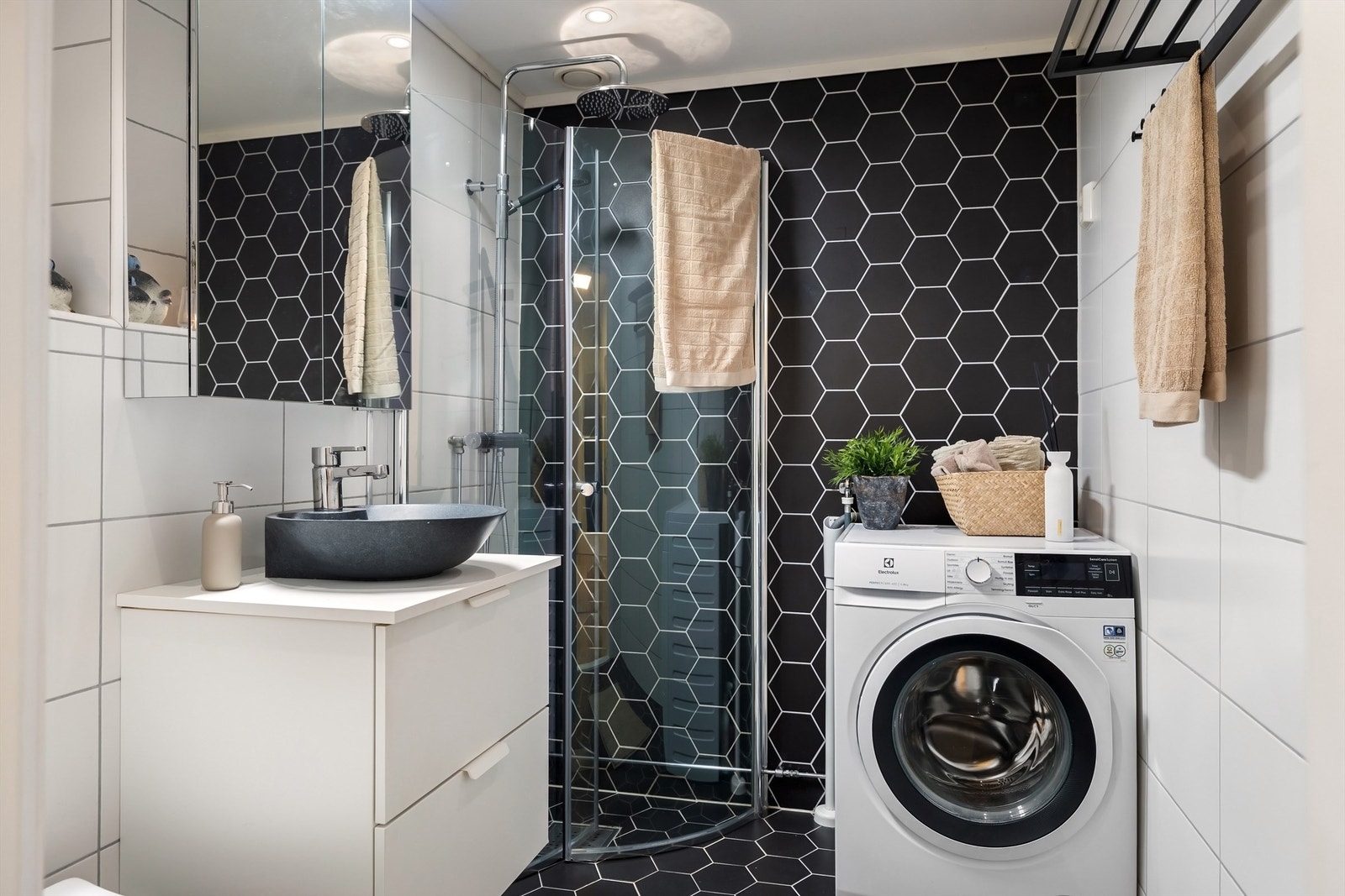 Downlights i himling og varmekabler i gulv Galleribilde