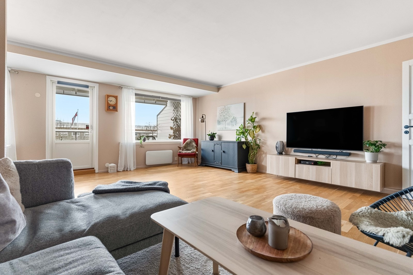 Dette er en stor 5-roms leilighet med attraktiv beliggenhet på populære Blystadlia! Området er omkranset av flott natur og fine turstier, og byr på gode oppvekstvilkår. Galleribilde