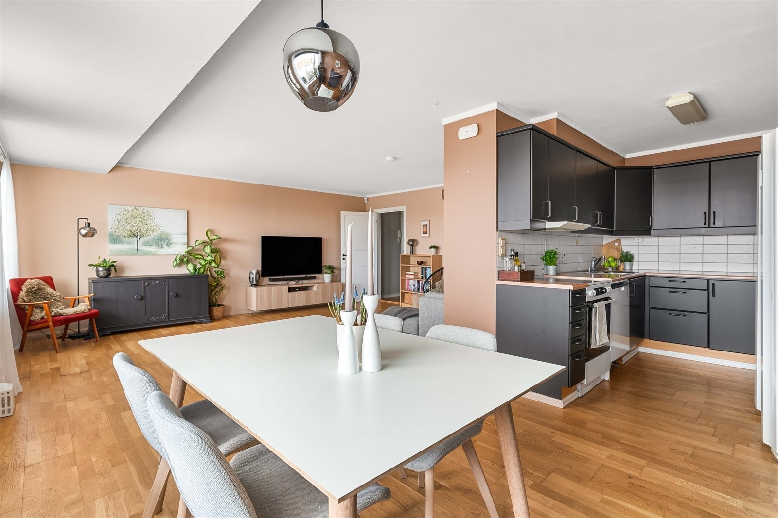 Velkommen til Elgtråkket 3E, presentert av Eiliv Solheim i Nordvik! Galleribilde