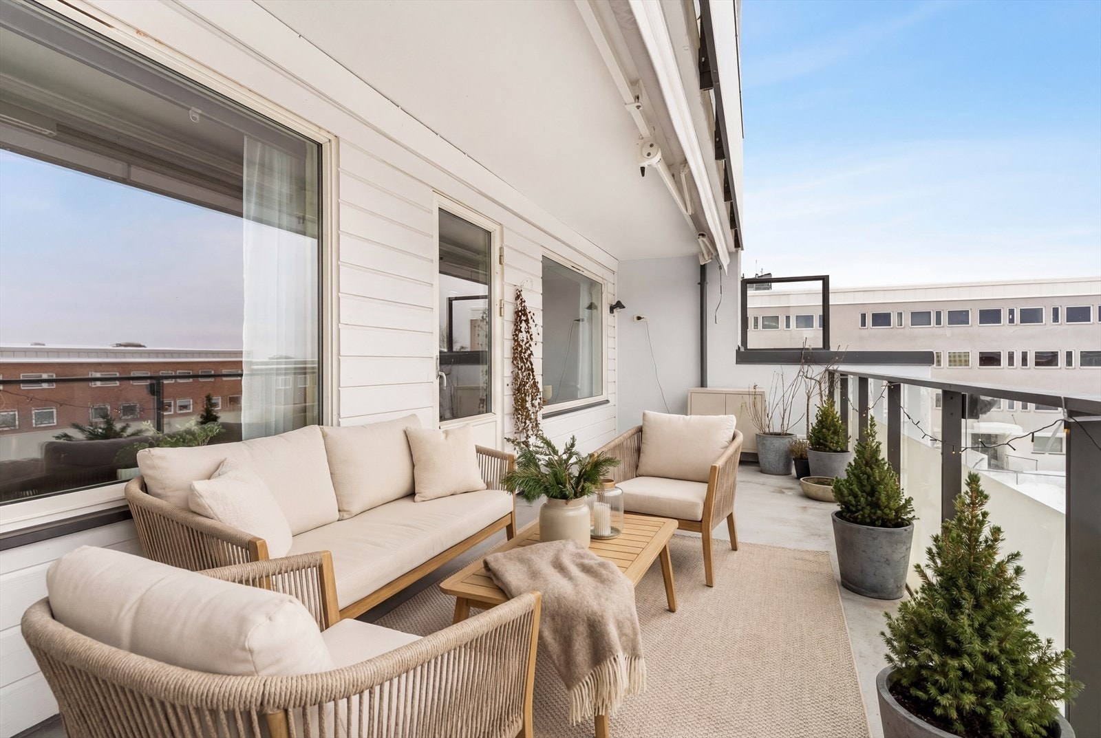 Balkongen er vestvendt og byr på svært gode solforhold! (Bildet er digitalt stylet) Galleribilde