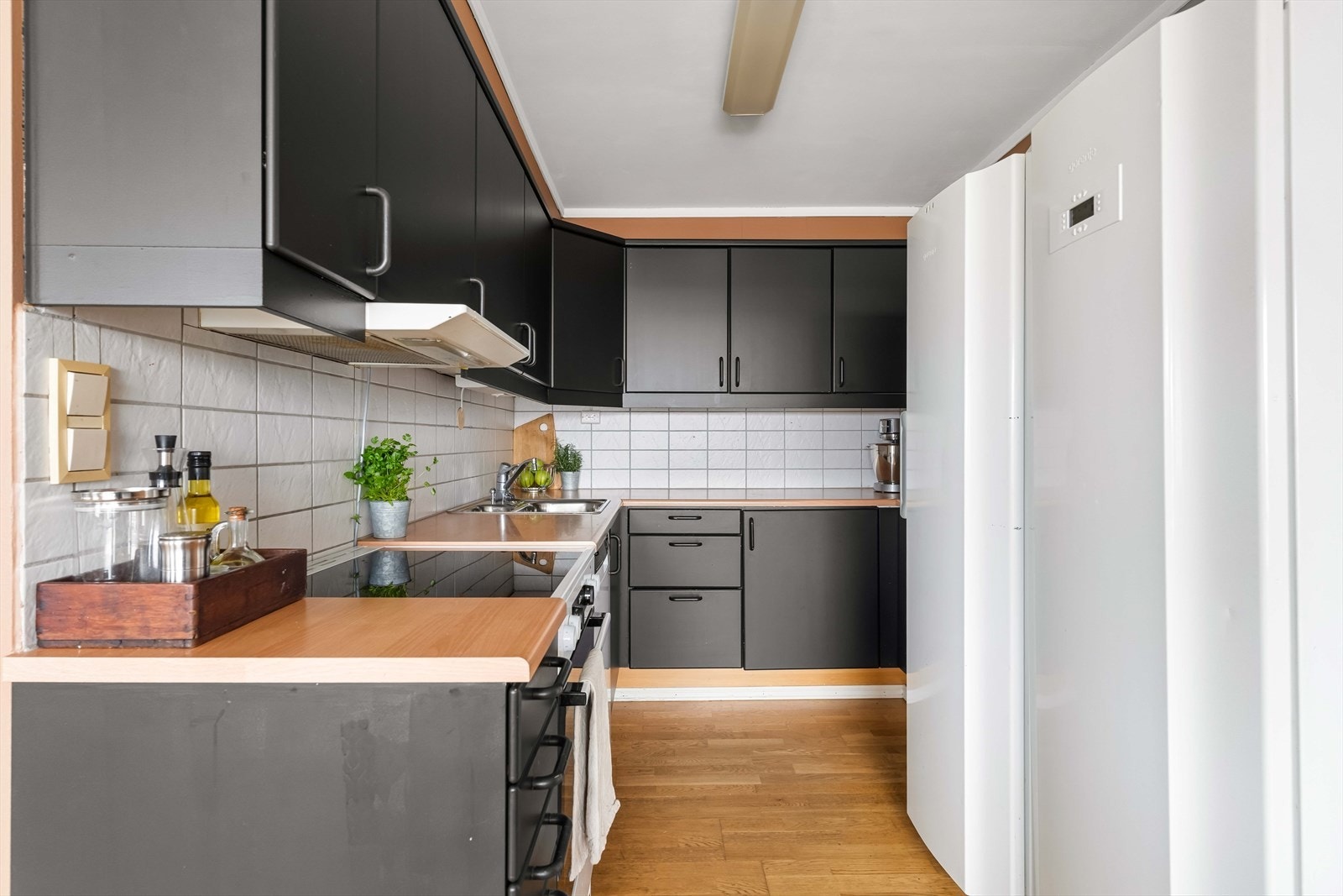 Det er godt med skap- og benkeplass, og er utformet for hverdagsbruk. Galleribilde