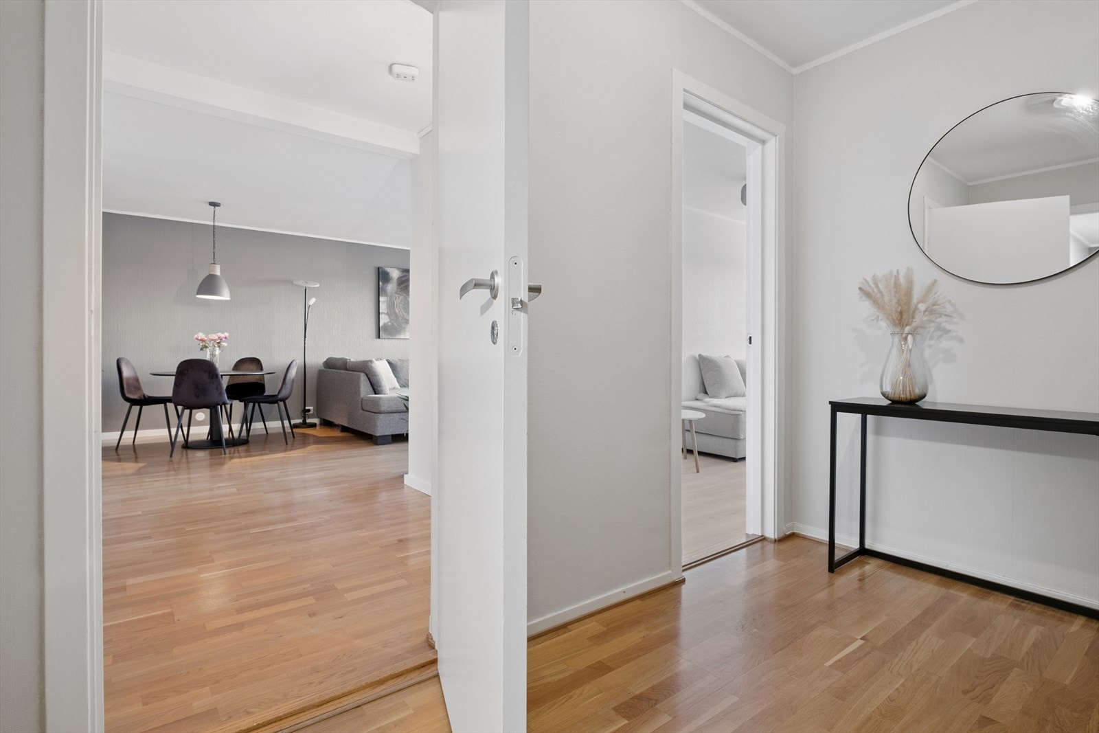 Gang mot stue Galleribilde