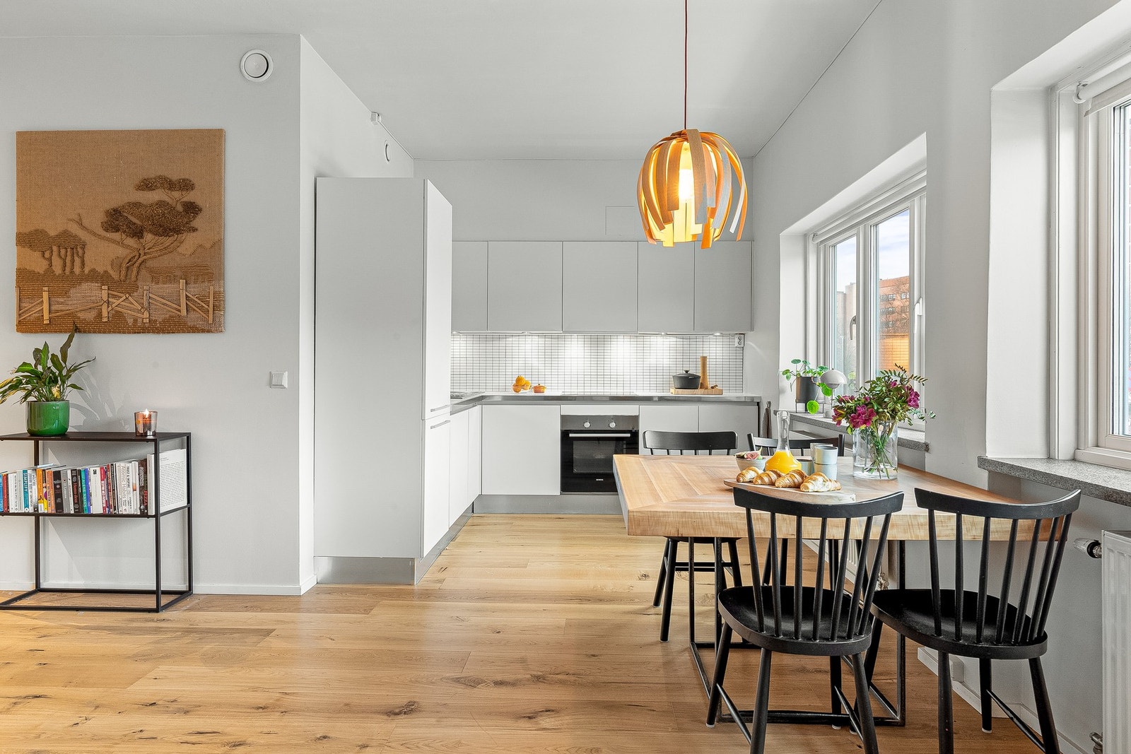 Velkommen inn i Carl Jeppesens gate 14, presentert av Joakim Olsen Sandum i Tinholt Eiendomsmegling! Galleribilde