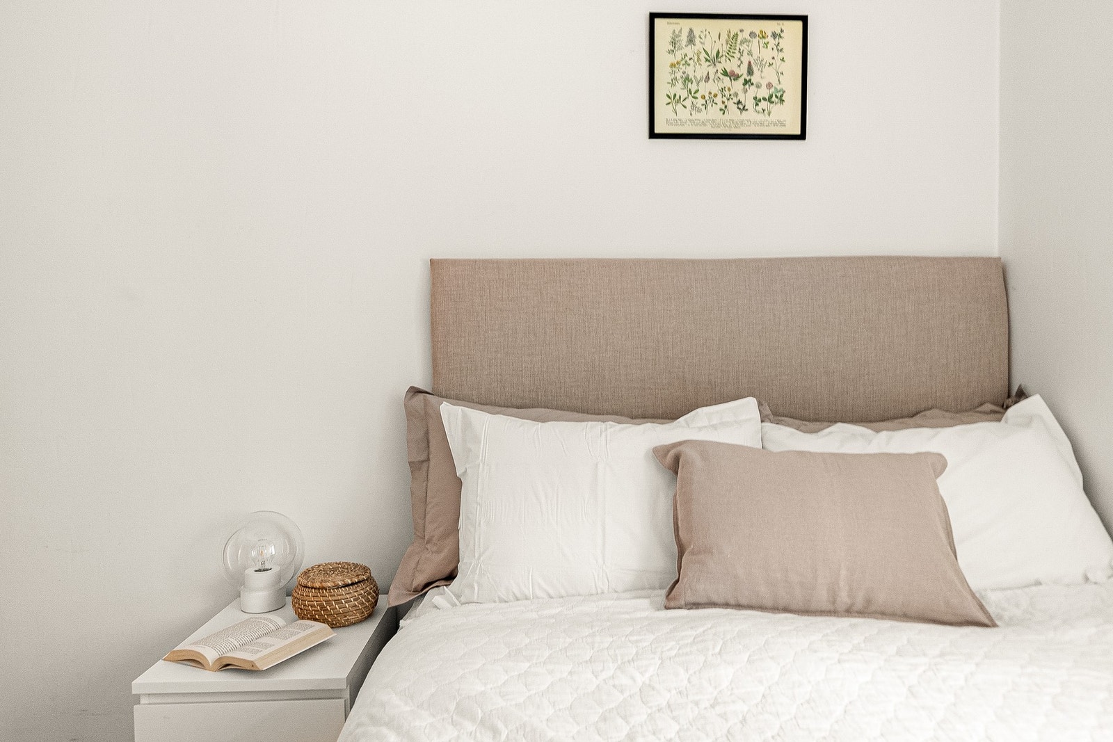 Leiligheten ligger i en høy 1. etasje, med soverom vendt ut mot indre gård. Galleribilde