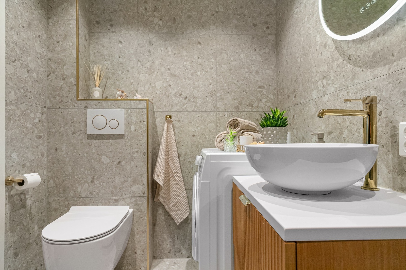 Termostatstyrte varmekabler i gulvet. Galleribilde