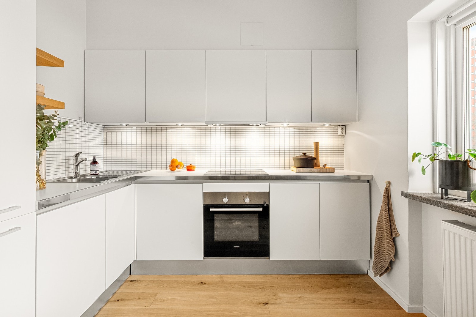 Gjennomgående god standard i leiligheten med et stilrent og moderne uttrykk. Galleribilde