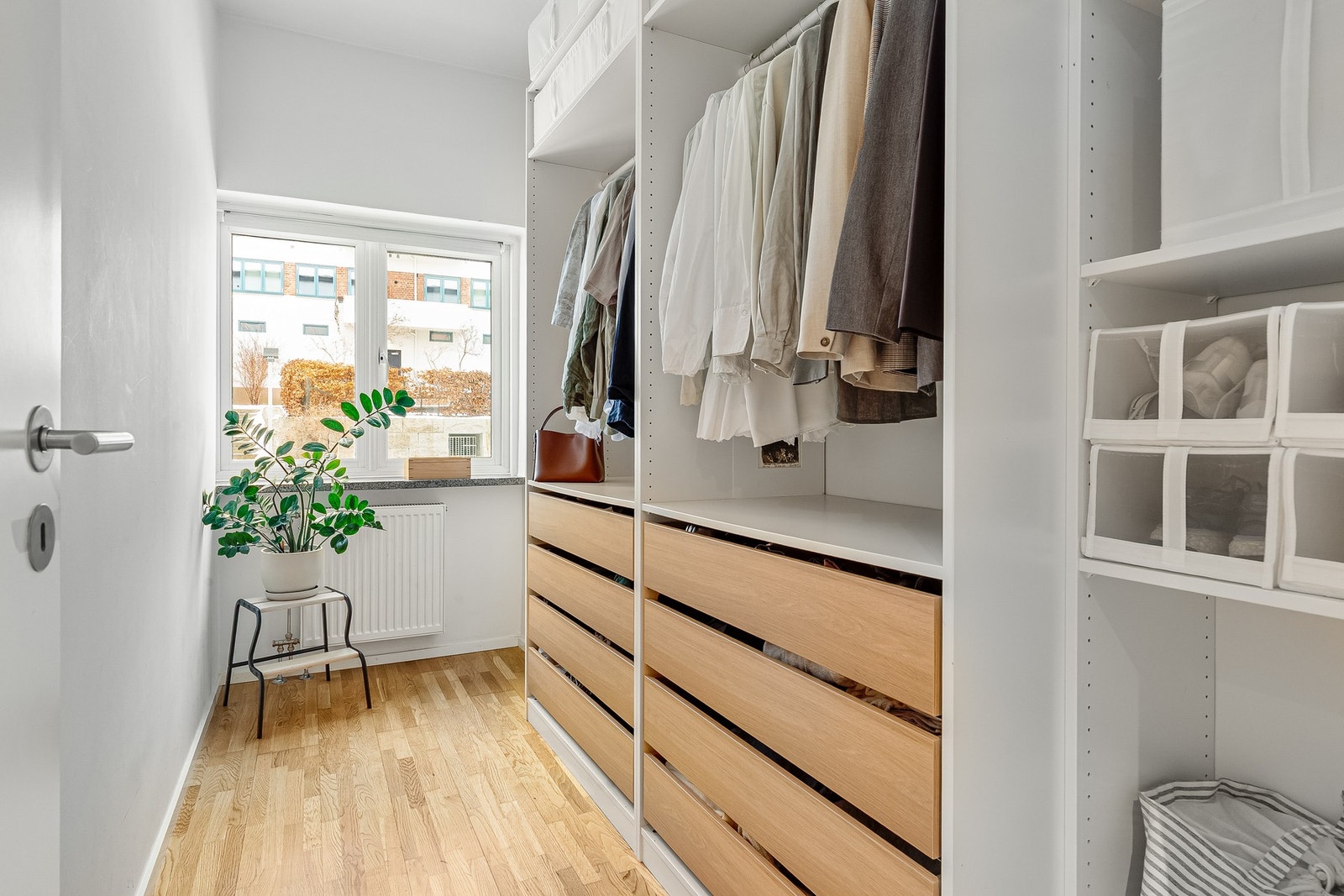 Soverom II. Benyttes i dag som garderoberom, men med flere bruksmuligheter etter ønske og behov. Galleribilde