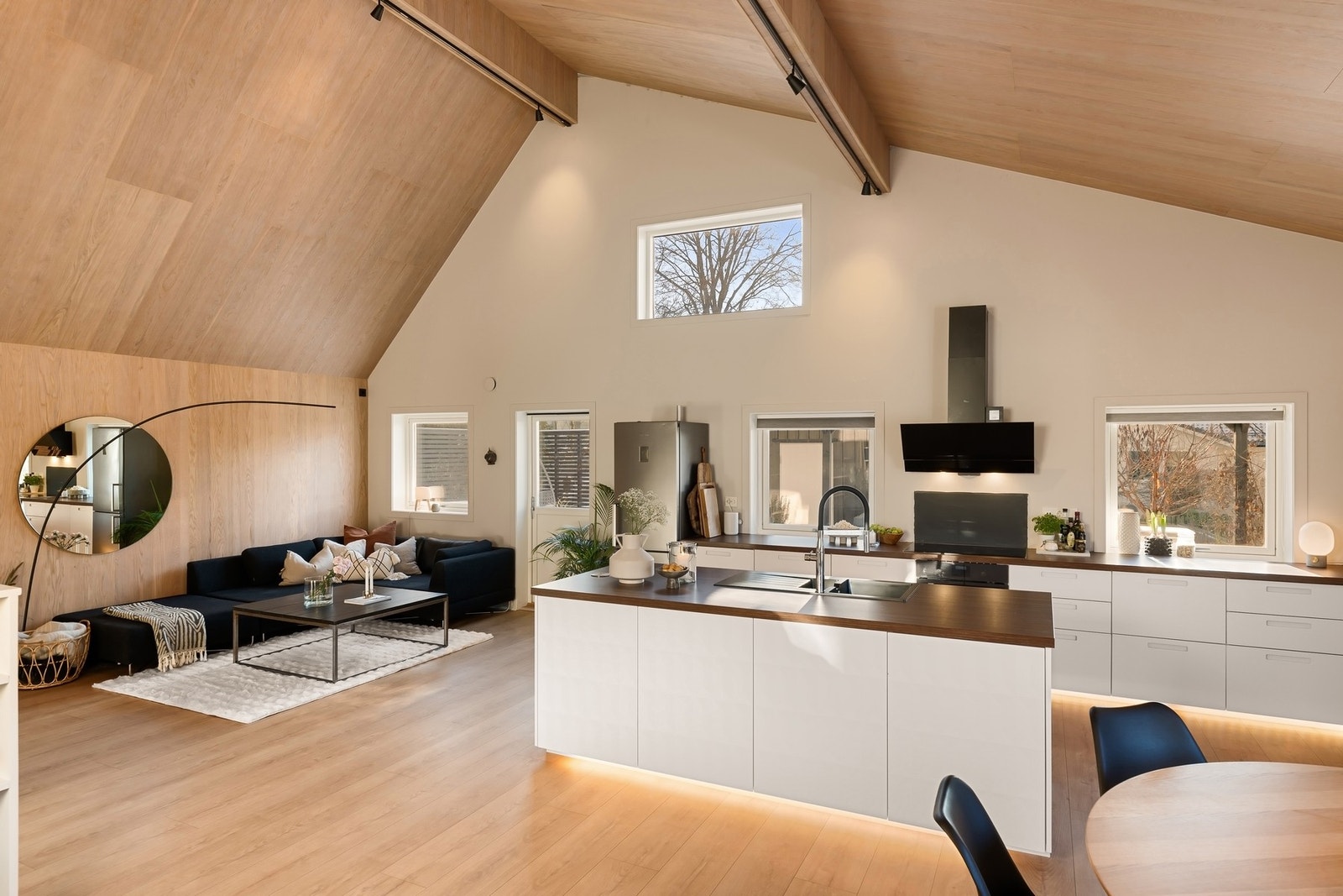 På det meste er det nesten 5 meter under taket Galleribilde