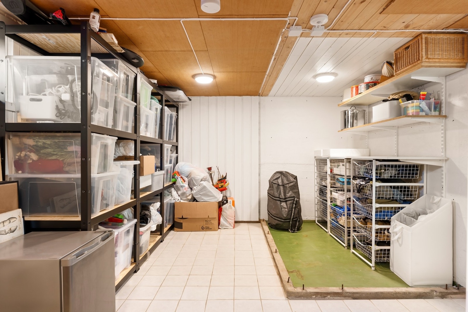 Det er svært god lagringsplass i totalt tre rom Galleribilde