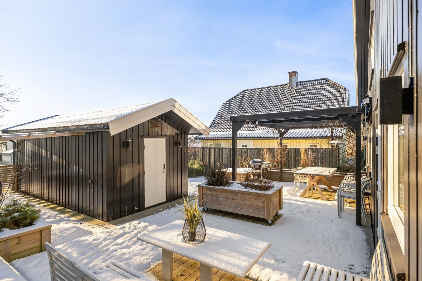 Terrassen blir
sommerstid en naturlig forlengelse av stuen Galleribilde